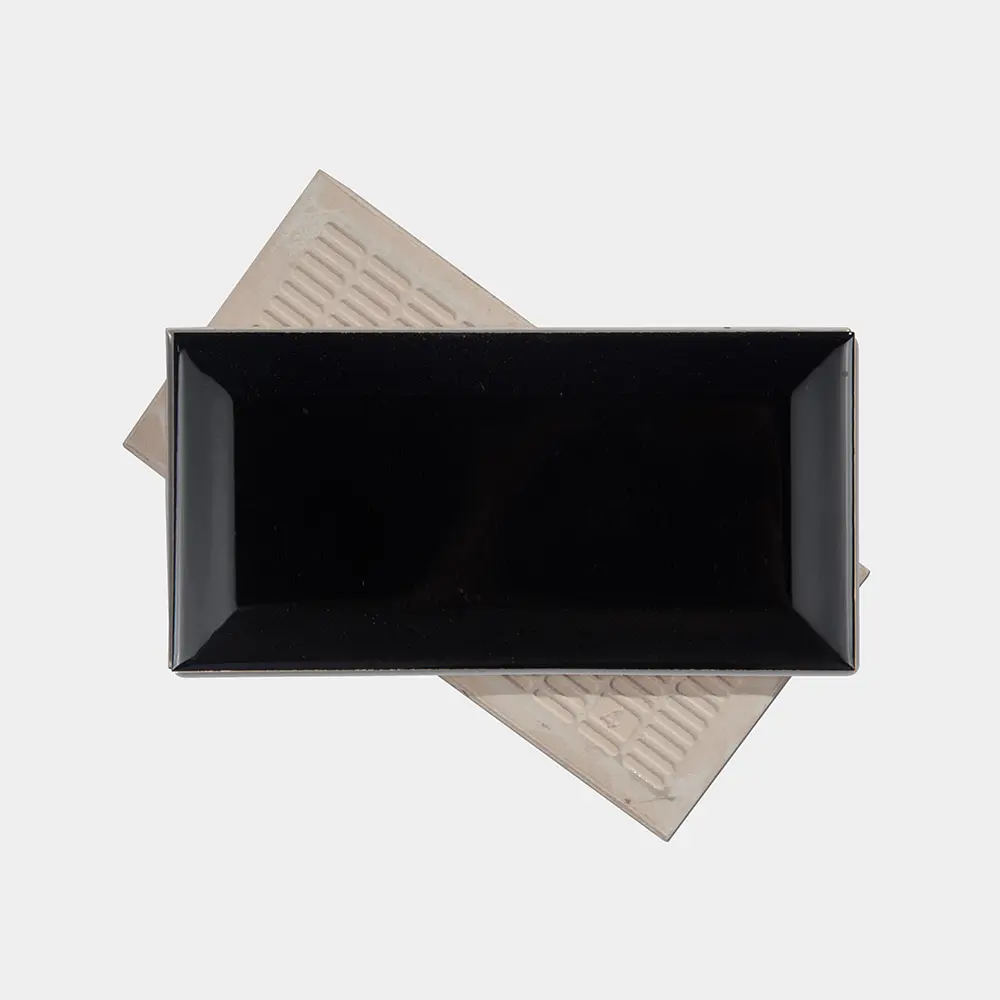 HarteFlooring-Azulejo-Subway-Biselado-Brillante-Negro-6056.webp