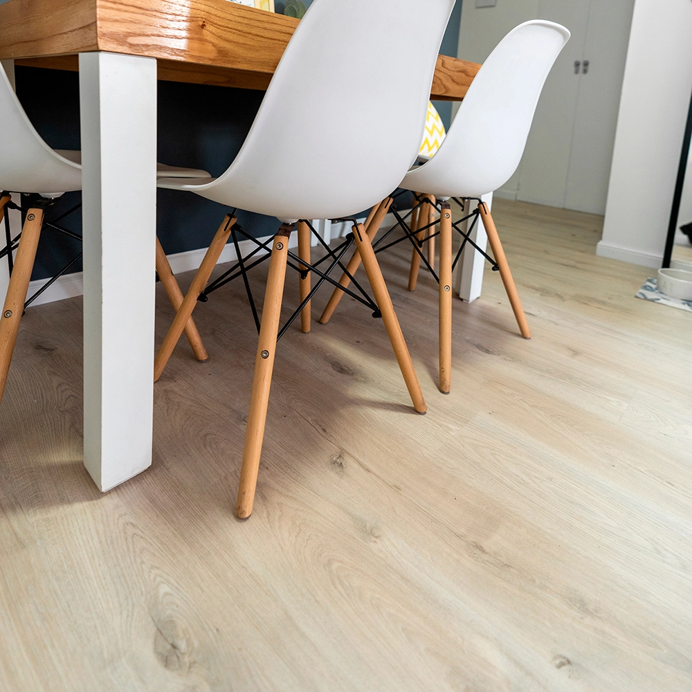 HarteFlooring-Pisos-SPC-Cipres-Ambientada1